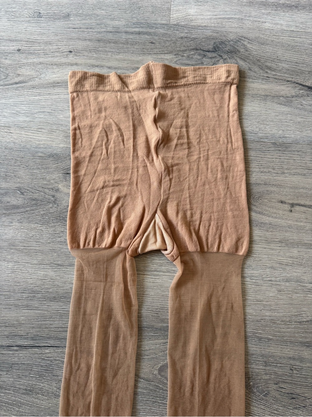 Hanes Ultra Silky Sheer Pantyhose - Picture 3 of 6